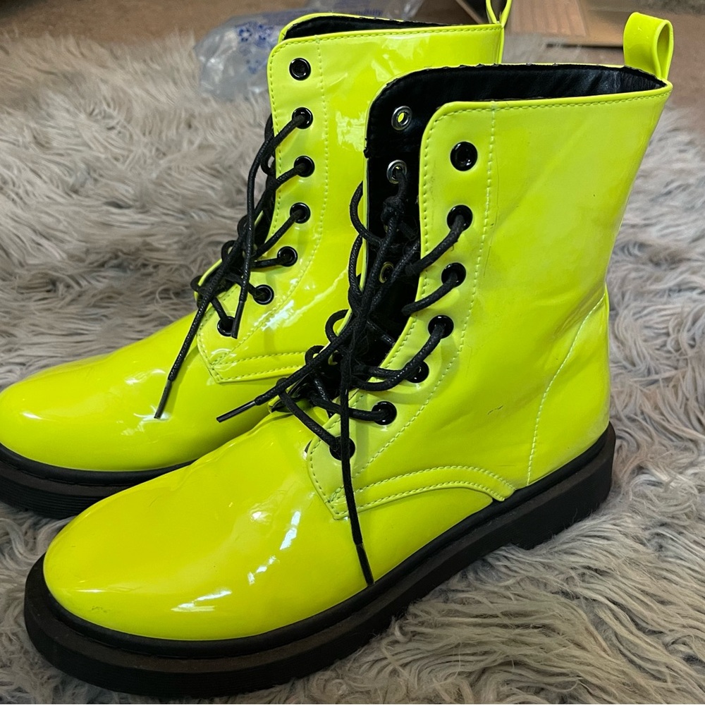 Neon yellow combat boots! Iheartraves. size 7.5